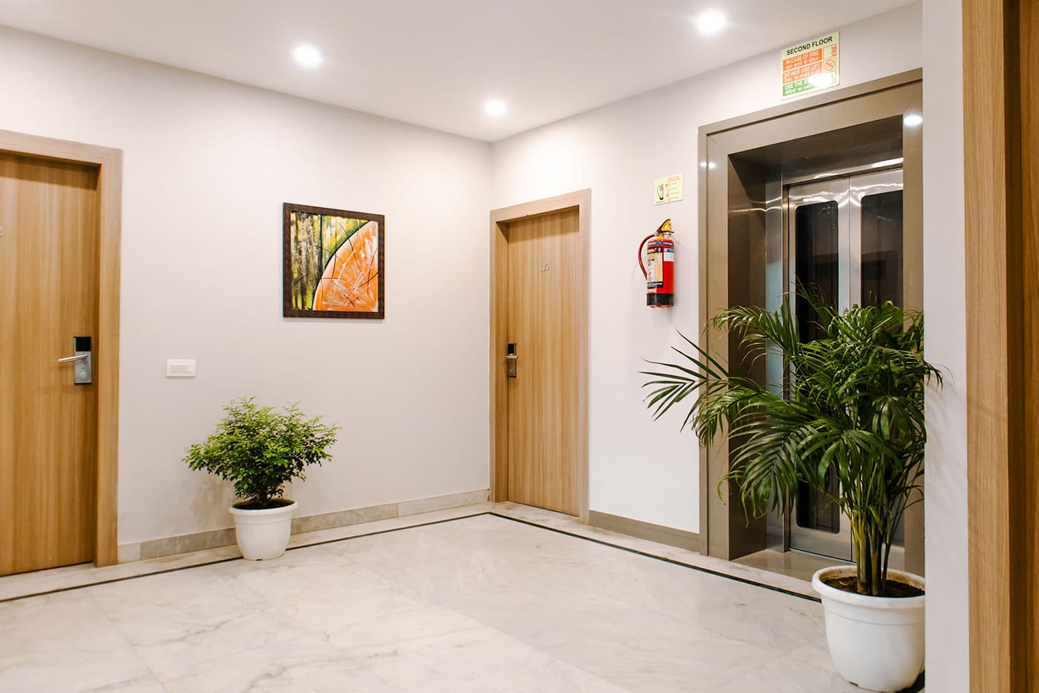 Second-floor lobby and lift